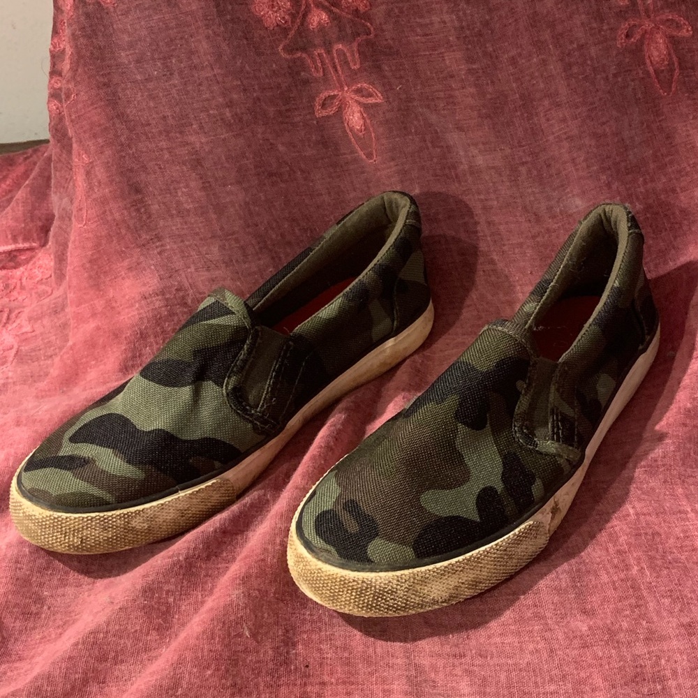 Cat & Jack Size 1 Kids Camouflage Camo Slip On Sneakers